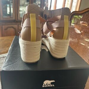 Sorel Cameron multi wedge 9.5- never worn